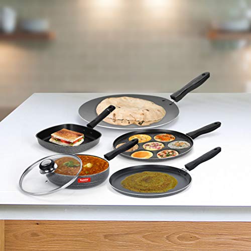 Sumeet NonStick Svart Cookware Set (Dosa Tawa - 26.5Cm Dia + Multi Snack Maker - 7 Cavity - 26.5Cm Dia + Conceve - 28Cm Dia + Grill Pan-22cm Dia + Frypan with Glass Lid - 1.5Ltr - 22Cm Dia)